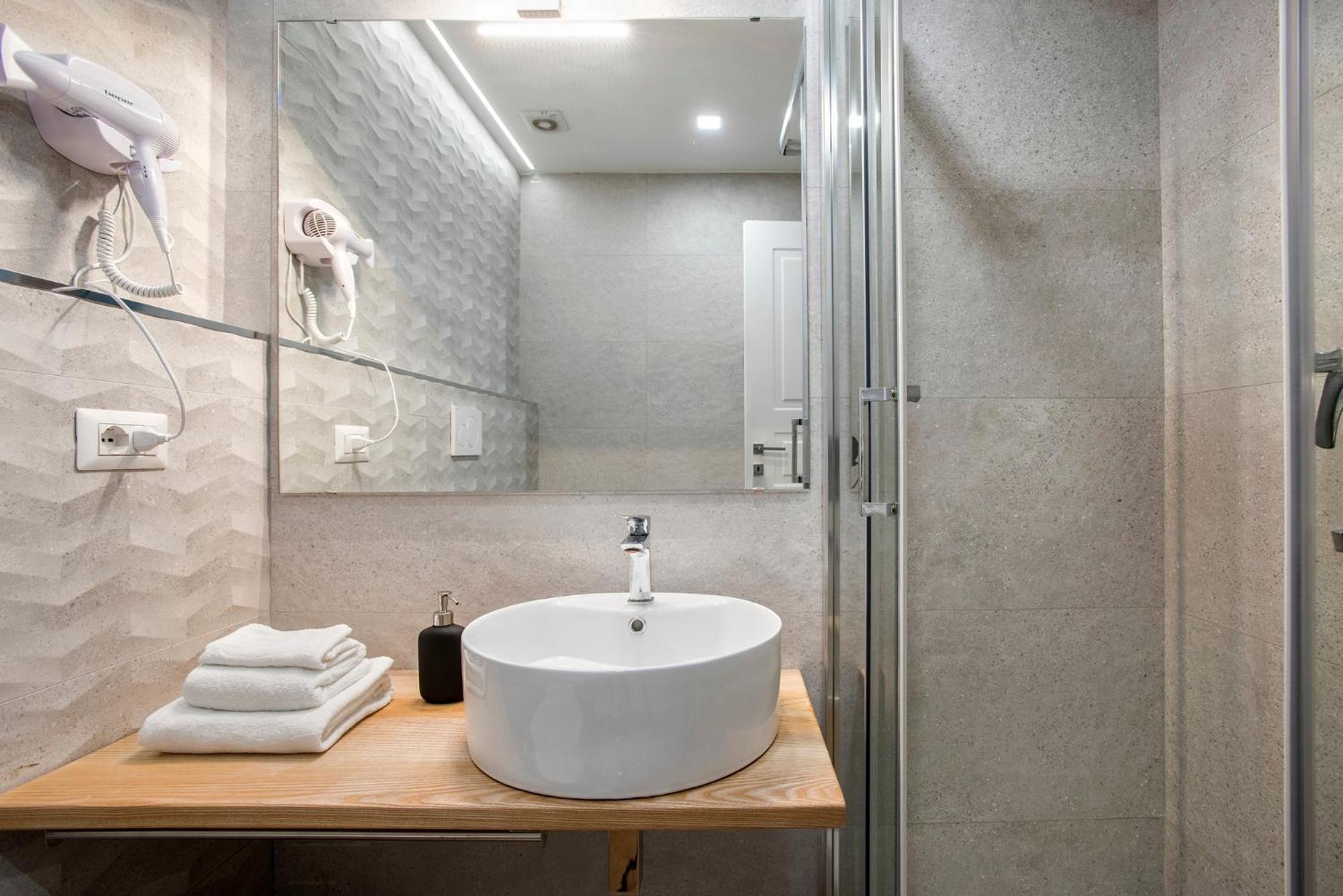 Raven Color Hotel Rome Bagian luar foto